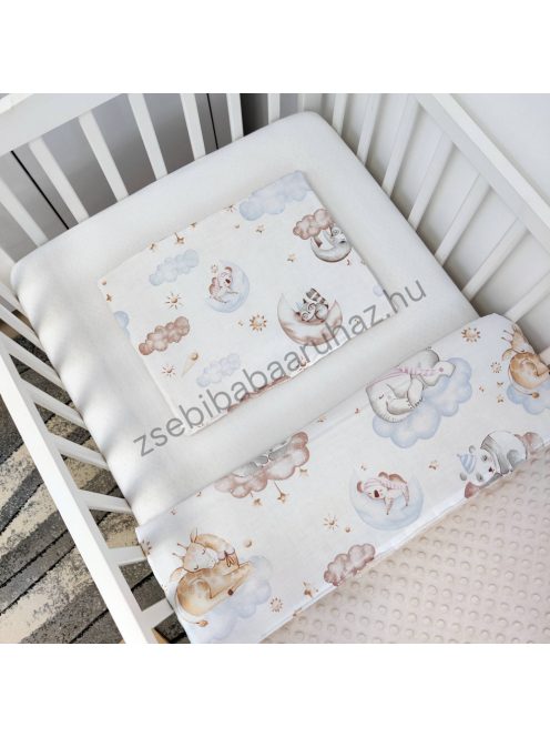 Deluxe Baby 2 részes babaágynemű garnitúra - takaró + párna - Mogyoró - felhőn alvó állatok
