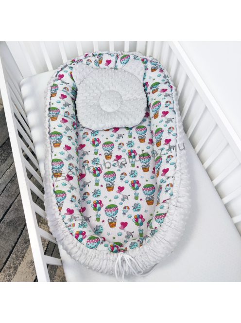 Deluxe Baby babaágynemű garnitúra babafészekkel, Softy párnás rácsvédővel - 5 részes - Minky szürke - cicák és kutyusok hőlégballonban