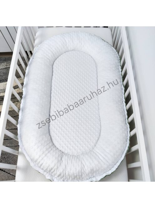 Deluxe Baby többfunkciós babafészek macipárnával, fekvőbetéttel - Minky sötét zsályazöld - fehér - oroszlán a szavannán