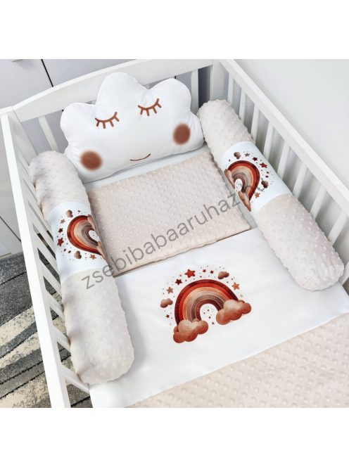 Deluxe Baby babaágynemű garnitúra babafészekkel, Felhőcskés, hengerpárnás rácsvédővel - mogyoró-fehér - szivárvány