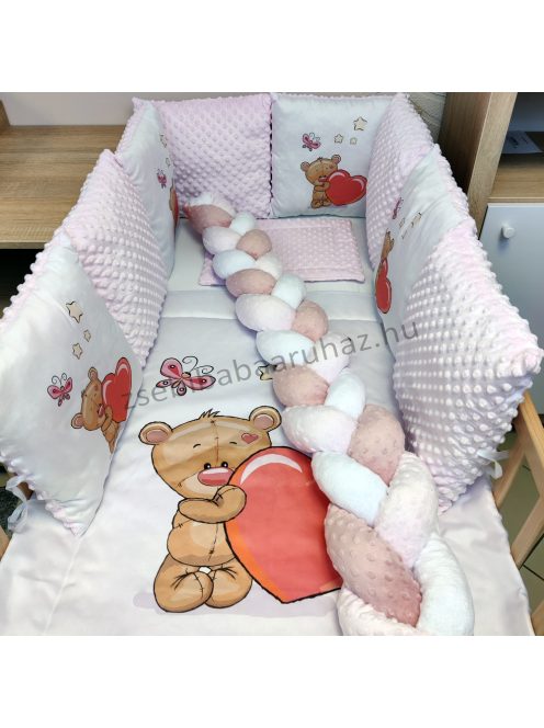Deluxe Baby óriás mintás babaágynemű garnitúra - 10 részes + ajándék fonott rácsvédő - Világos rózsaszín - Szívecskés maci
