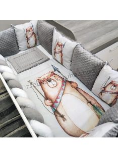   Deluxe Baby óriás mintás babaágynemű garnitúra - 10 részes + ajándék fonott rácsvédő - Grafitszürke - Indián mackó