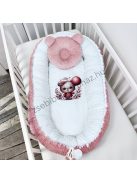 Deluxe Baby többfunkciós babafészek macipárnával, fekvőbetéttel - Minky mályvarózsa-fehér - macilány léggömbbel