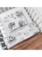 Deluxe Baby 3 részes babaágynemű garnitúra - takaró + párna + fonott rácsvédő - csoki - elefántok szivárványon I.