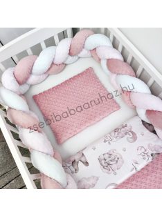   Deluxe Baby 3 részes babaágynemű garnitúra - takaró + párna + fonott rácsvédő - mályvarózsa - Mackó és barátai a felhők között