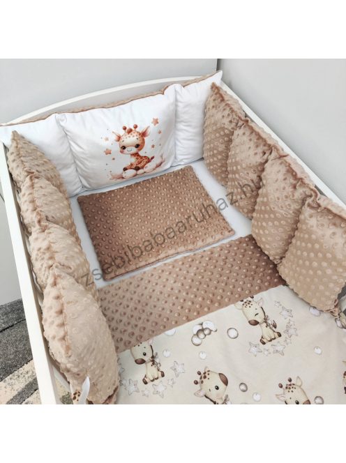 Deluxe Baby babaágynemű garnitúra Extra párnás rácsvédővel - Dreamland Collection - cappuccino bébi zsiráf