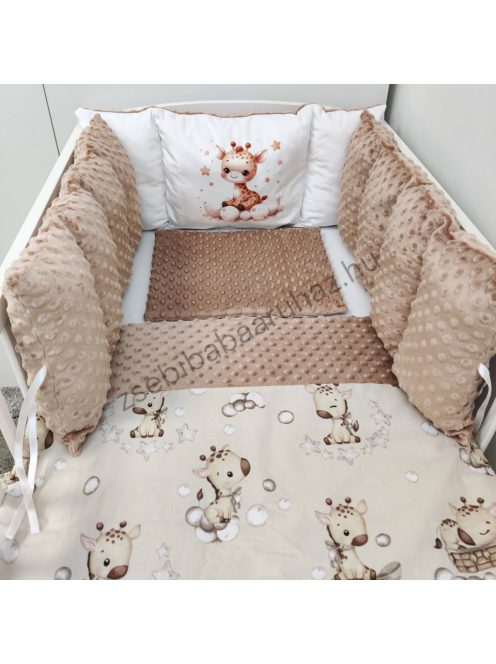 Deluxe Baby babaágynemű garnitúra Extra párnás rácsvédővel - Dreamland Collection - cappuccino bébi zsiráf