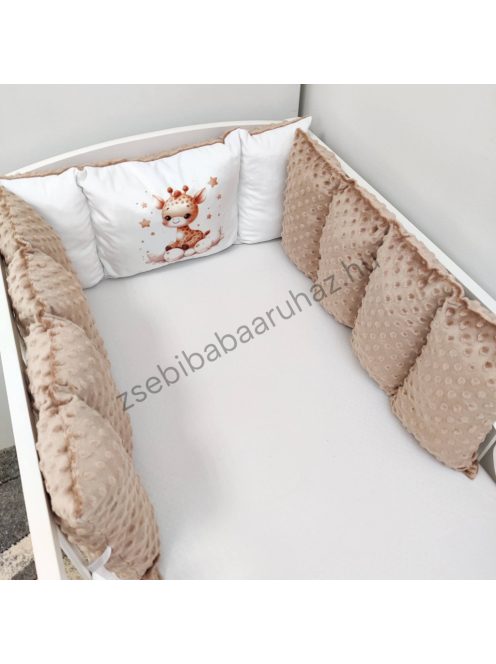 Deluxe Baby babaágynemű garnitúra Extra párnás rácsvédővel - Dreamland Collection - cappuccino bébi zsiráf