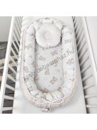 Deluxe Baby babaágynemű garnitúra babafészekkel, Extra párnás rácsvédővel - Dreamland Collection - mogyoró alvó maci