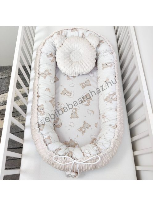 Deluxe Baby babaágynemű garnitúra babafészekkel, Extra párnás rácsvédővel - Dreamland Collection - mogyoró alvó maci