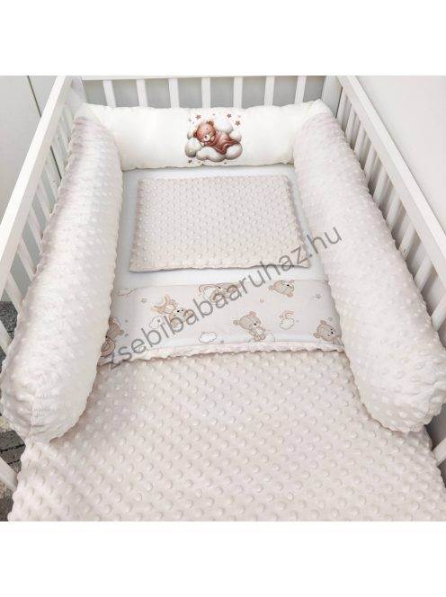 Deluxe Baby babaágynemű garnitúra babafészekkel, hengerpárnás rácsvédővel - mogyoró alvó maci