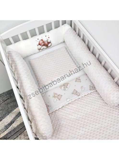 Deluxe Baby babaágynemű garnitúra babafészekkel, hengerpárnás rácsvédővel - mogyoró alvó maci