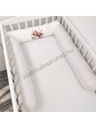 Deluxe Baby babaágynemű garnitúra babafészekkel, hengerpárnás rácsvédővel - mogyoró alvó maci