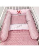 Deluxe Baby babaágynemű garnitúra babafészekkel, hengerpárnás rácsvédővel - mályvarózsa - rózsaszín pillangók