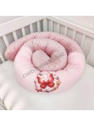 Deluxe Baby babaágynemű garnitúra babafészekkel, hengerpárnás rácsvédővel - mályvarózsa - rózsaszín pillangók