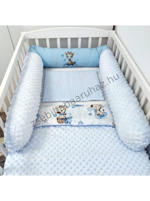 Deluxe Baby babaágynemű garnitúra hengerpárnás rácsvédővel - világoskék bébi zsiráf