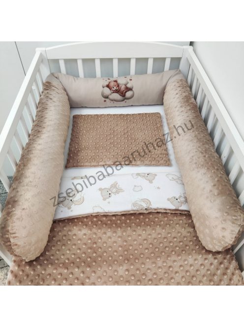 Deluxe Baby babaágynemű garnitúra babafészekkel, hengerpárnás rácsvédővel - cappuccino alvó maci