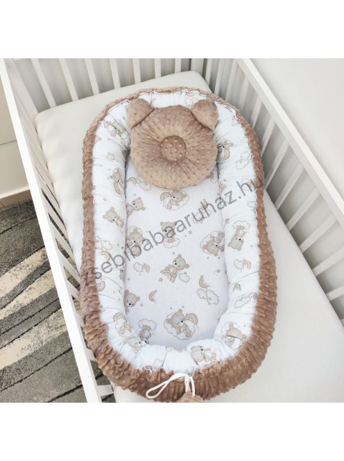 Deluxe Baby babaágynemű garnitúra babafészekkel, hengerpárnás rácsvédővel - cappuccino alvó maci