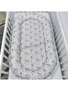 Deluxe Baby babaágynemű garnitúra babafészekkel, fonott rácsvédővel - 5 részes - Minky világos rózsaszín - unikornis szivárványon 