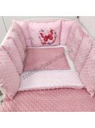 Deluxe Baby Minky babaágynemű garnitúra babafészekkel, Extra párnás rácsvédővel - Dreamland Collection - mályvarózsa - rózsaszín pillangók