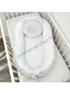   Deluxe Baby többfunkciós babafészek macipárnával - Minky szürke - fehér