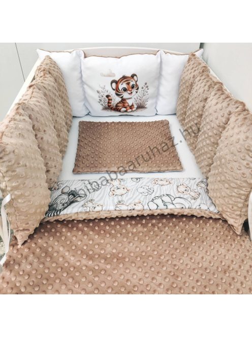 Deluxe Baby babaágynemű garnitúra Extra párnás rácsvédővel - Dreamland Collection - cappuccino - bébi szafari - tigris