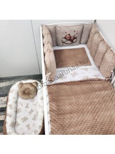   Deluxe Baby babaágynemű garnitúra babafészekkel, Extra párnás rácsvédővel - Dreamland Collection - cappuccino alvó maci