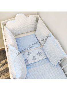  Deluxe Baby babaágynemű garnitúra babafészekkel, felhőpárnás rácsvédővel - fehér - szürke - világoskék - felhőn alvó macikák