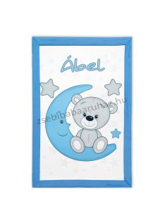   Babaszoba falikép dekoráció Ábel névvel - maci a holdon, világoskék -  KIFUTÓ